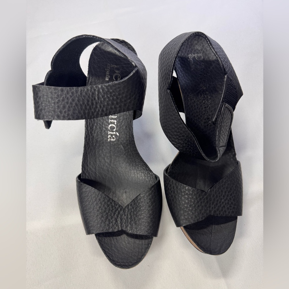Pedro Garcia Pebbled Leather Sandals- Size 39- like new